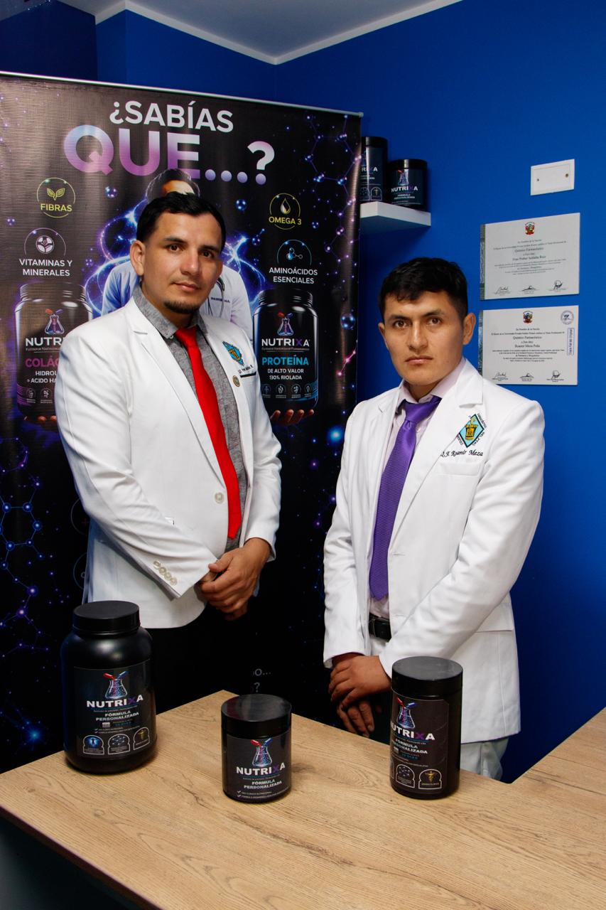 Dirección técnica de NUTRIXA®: Q.F. Fran Pether Saldaña Ruiz y Q.F. Roamir Meza Peña